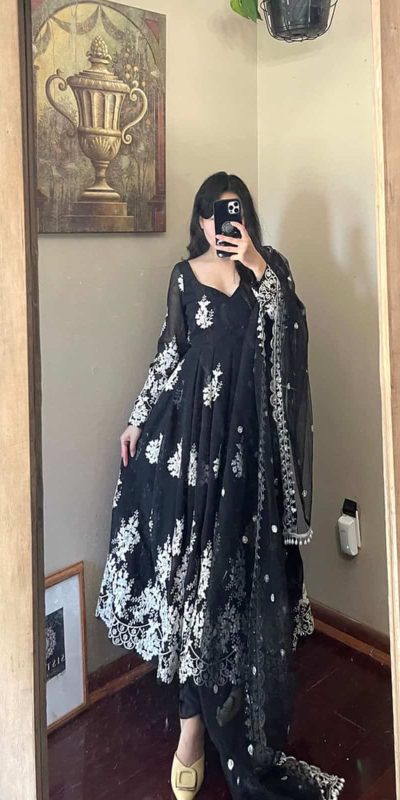 Black colour ka gown best sale