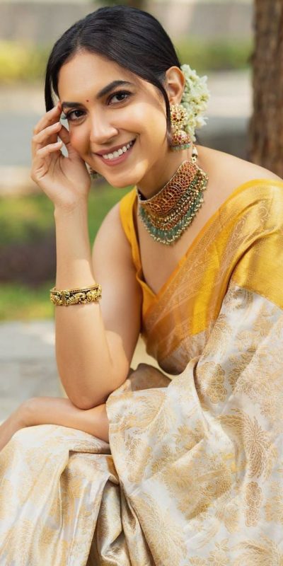 KP 5068 Golden Color Soft Lichi Silk Cloth Beautiful Rich Pallu Saree Casual, Party, Wedding, Festive, Events Etc.  Expected Delivery  4-6 Working Days @1449/ | Sarees, Bollywood Sarees, Creative Sarees, Designer Sarees, Embroidered Sarees, Ethnic Saree, Modern Digital sarees, Party Wear Sarees