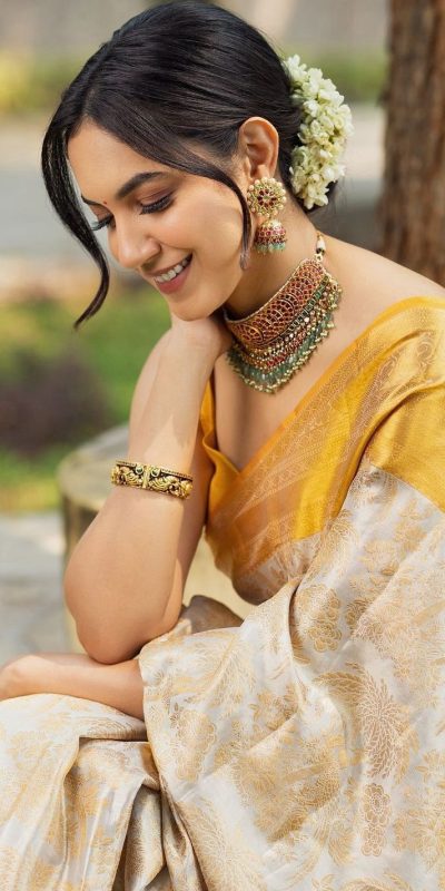 KP 5068 Golden Color Soft Lichi Silk Cloth Beautiful Rich Pallu Saree Casual, Party, Wedding, Festive, Events Etc.  Expected Delivery  4-6 Working Days @1449/ | Sarees, Bollywood Sarees, Creative Sarees, Designer Sarees, Embroidered Sarees, Ethnic Saree, Modern Digital sarees, Party Wear Sarees