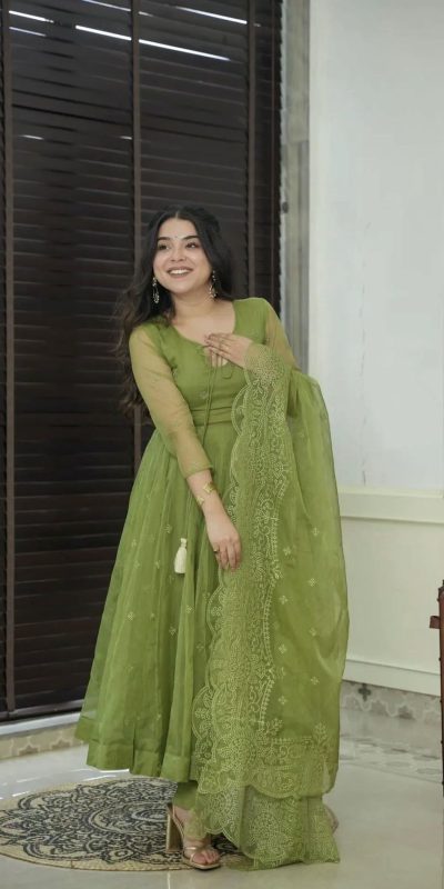 SRK 5184 Green Color Georgette Embroidery Work Salwar Suit Wedding, Party, Festive, Events Expected Delivery 4-6 Working Days @ 2049/- | Jump Suits, Salwar suit, Designer Suits, Casual Suits, Creative suits, Palazzo Suits, Party Wear Suits, Patiala Suits, Straight Suits