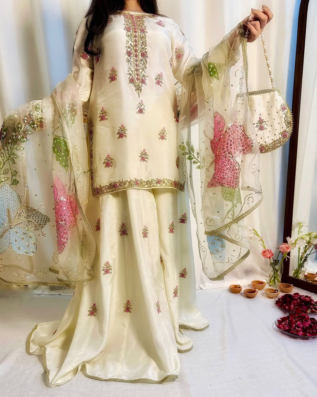 Off White Chinon Embroidery Work Salwar Suit - Image 3