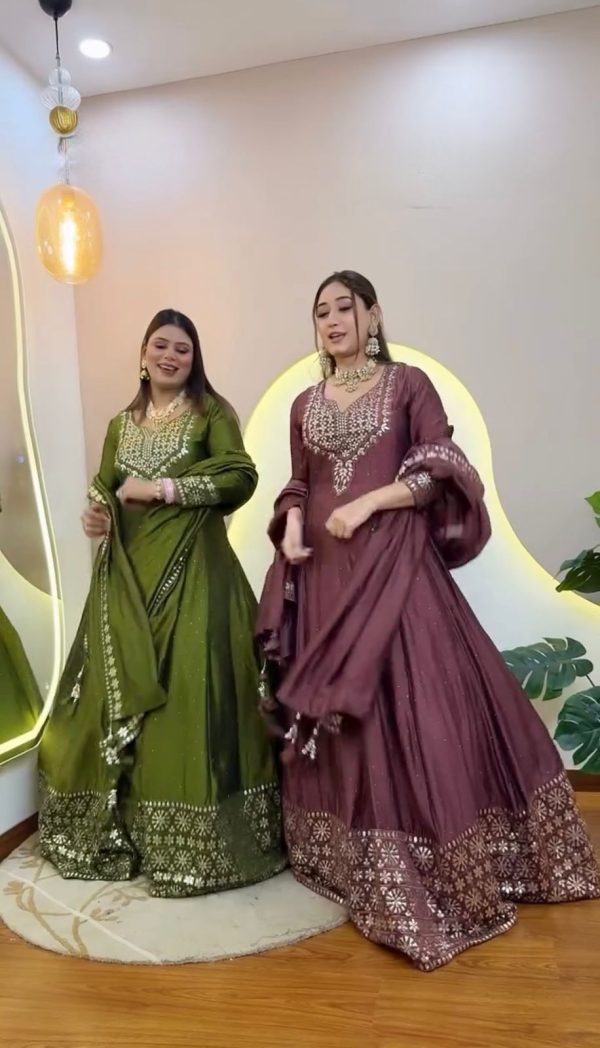Onion Roman Simmer Embroidery Gown