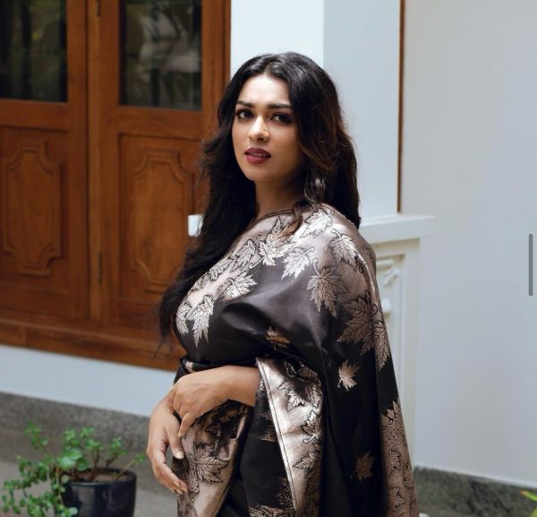 Black Soft Lichi Silk Rich Pallu Work Border Saree