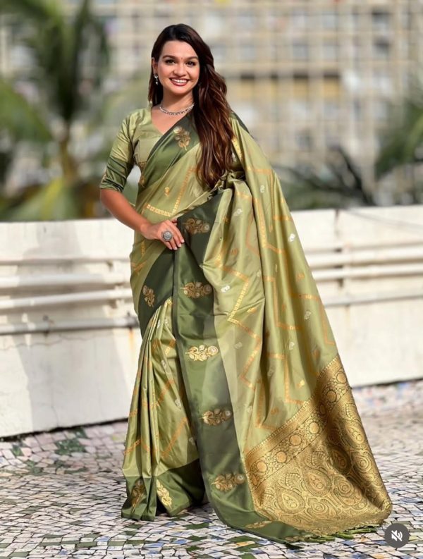 Green Banarasi Silk Weaving Zari Work Saree