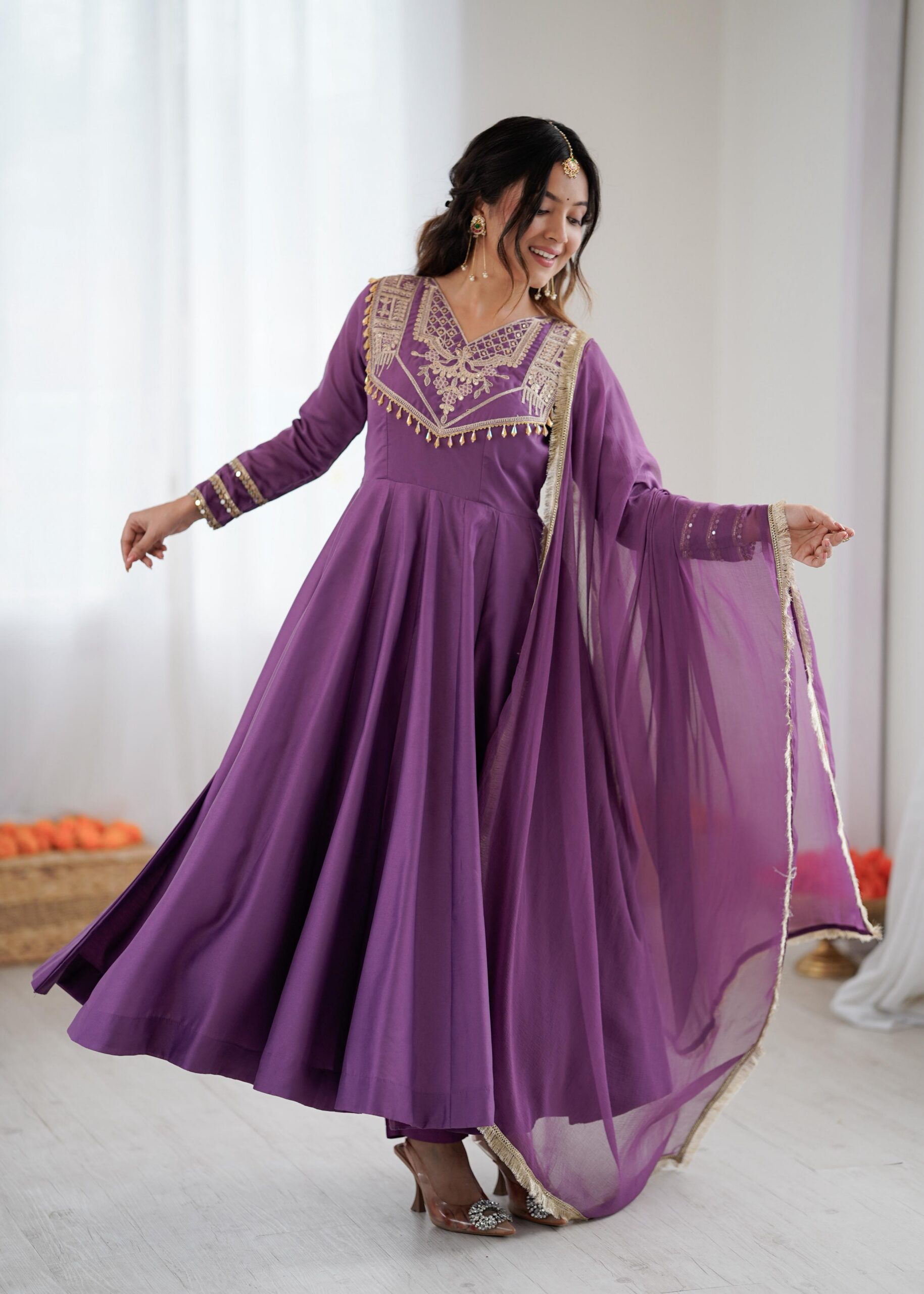 Lavender Roman Silk Lace Work Border Gown - Image 4