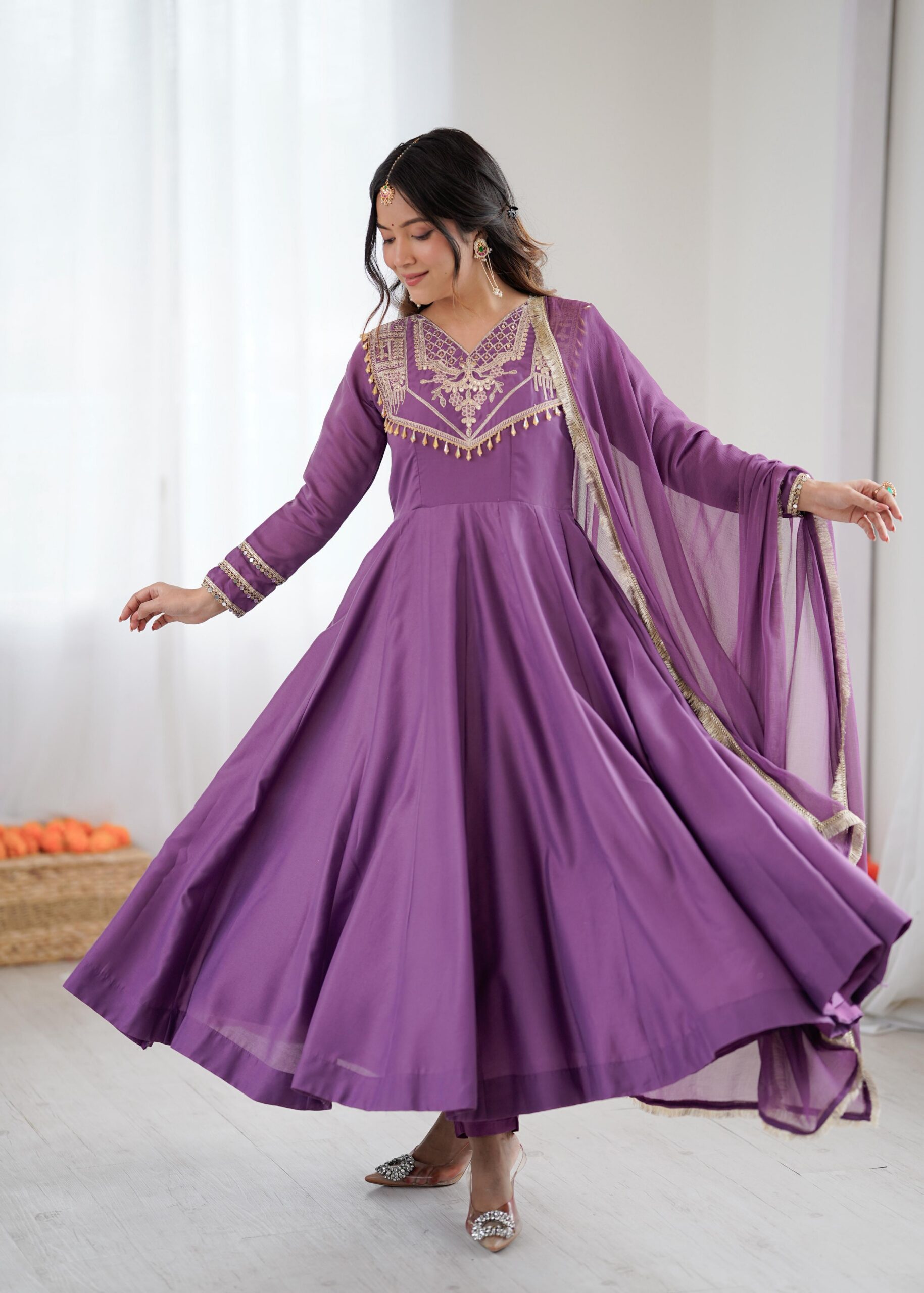 Lavender Roman Silk Lace Work Border Gown - Image 10