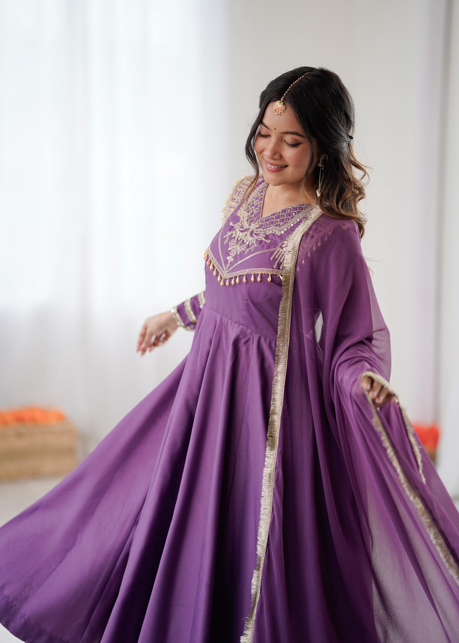 Lavender Roman Silk Lace Work Border Gown - Image 11