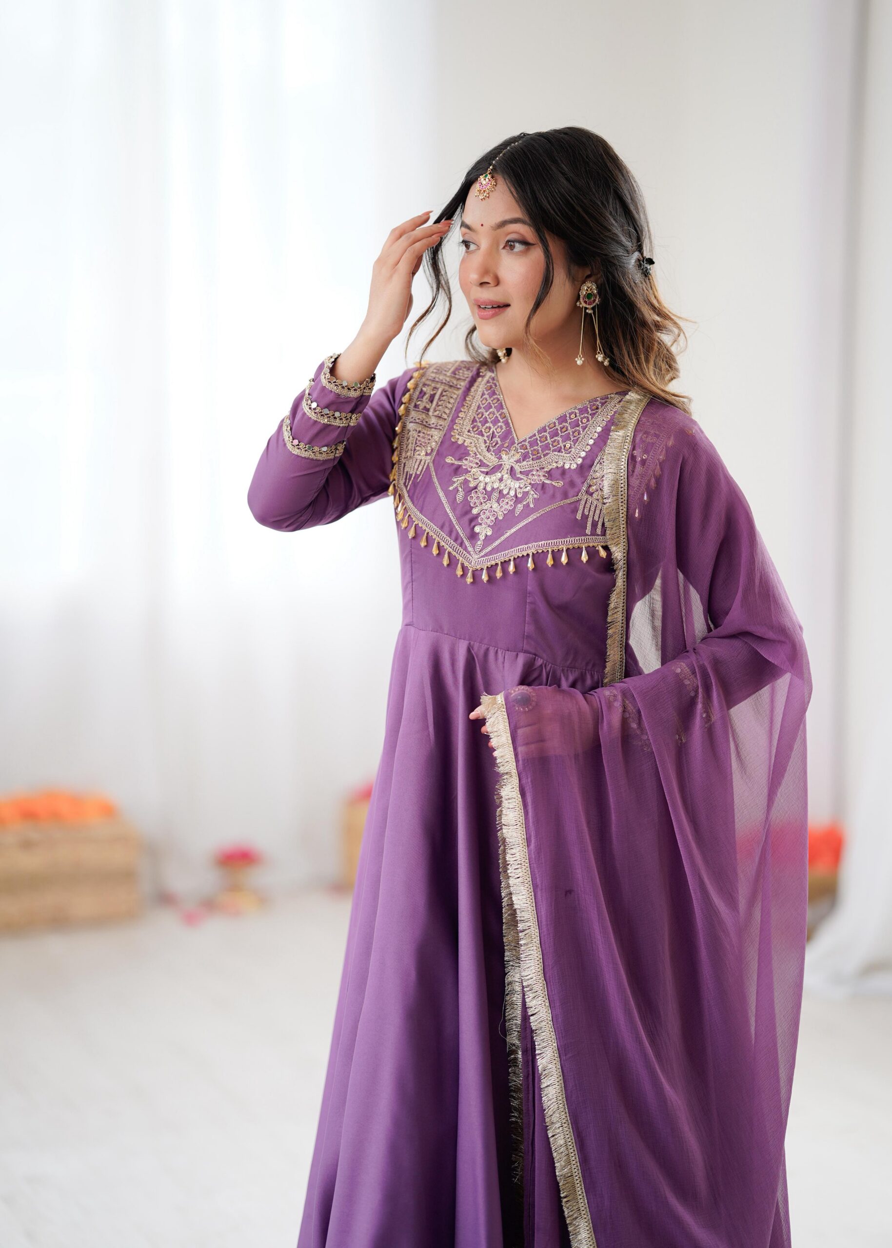 Lavender Roman Silk Lace Work Border Gown - Image 12