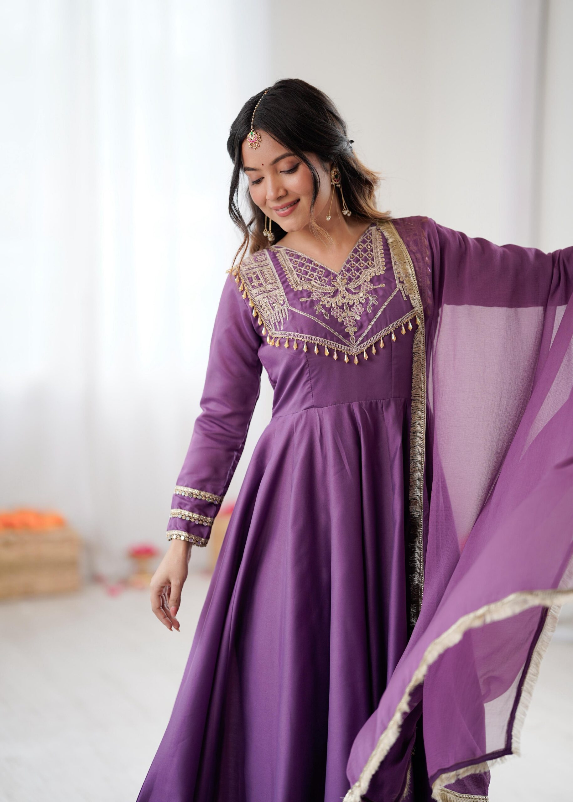 Lavender Roman Silk Lace Work Border Gown - Image 14