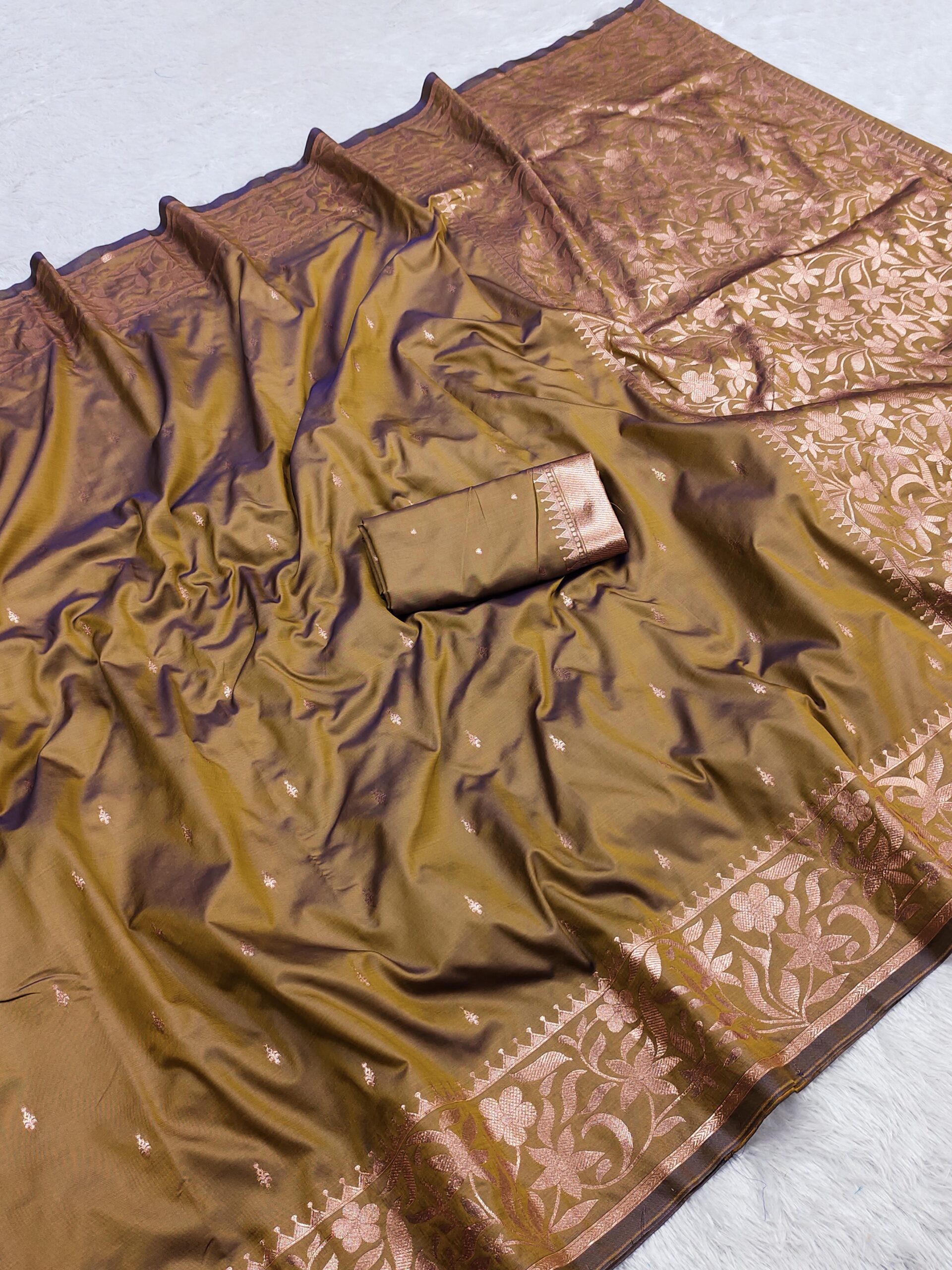 Mahendi Banarasi Silk Zari Weaving Lace Work Saree