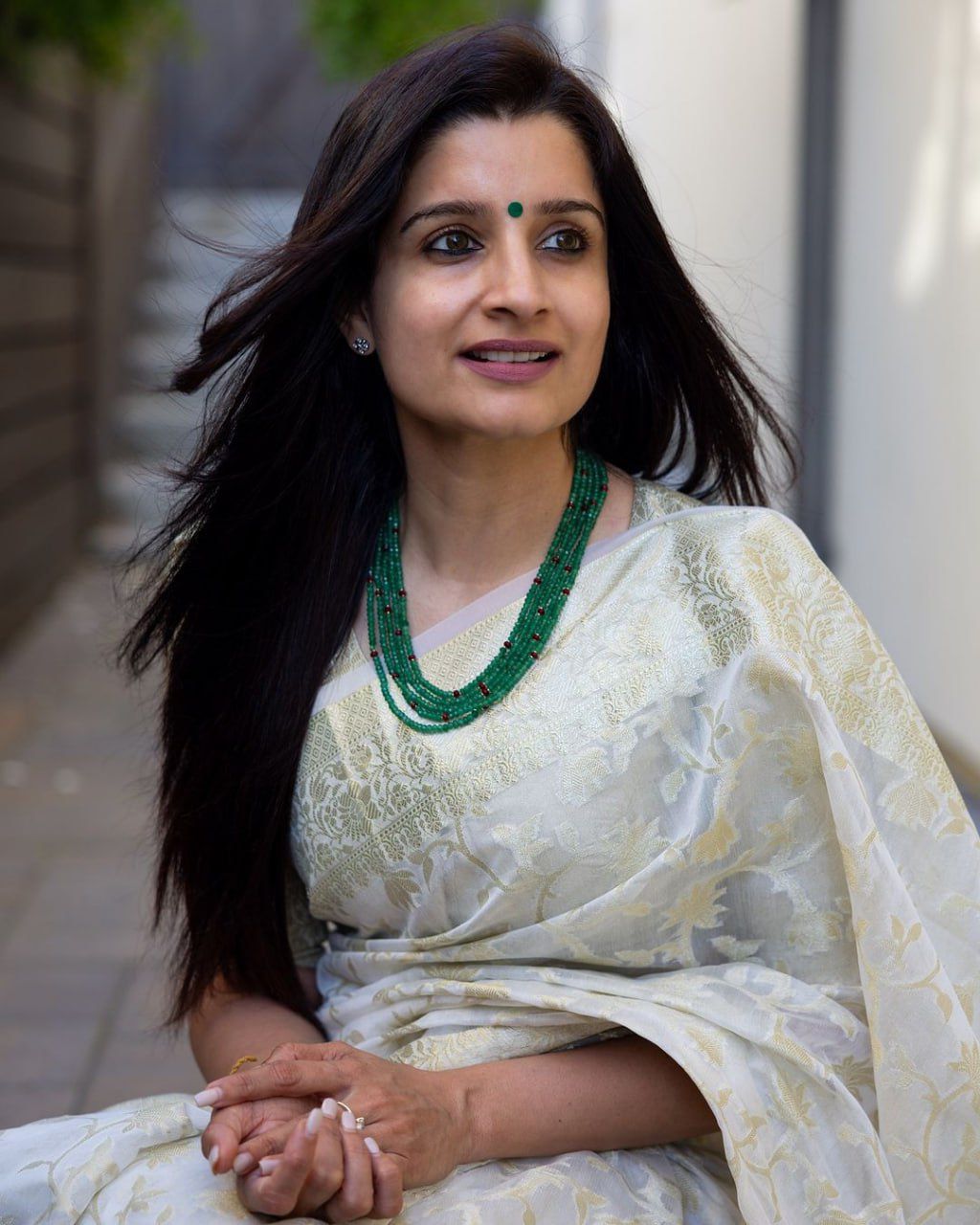 White Soft Lichi Silk Jacquard Saree - Image 3