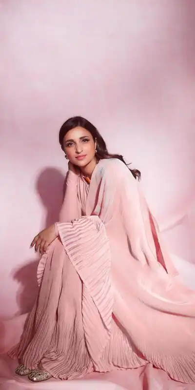 SN 704 Peach Saree : Japan Satin Silk Work : Fancy Pleating Work Casual, Party Wear, Wedding Parineeti Chopra In Peach @1399/- | Sarees, Bollywood Sarees, Creative Sarees, Designer Sarees, Embroidered Sarees, Ethnic Saree, Modern Digital sarees, Party Wear Sarees