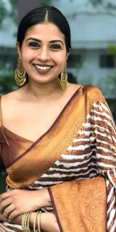 KP 4072 Dark Brown Color Lichi Silk Jacquard Work Fancy Saree Casual, Party Wear, Wedding, Events Etc. Expected Delivery 4-6 Working Days @1499/- | Sarees, Bollywood Sarees, Creative Sarees, Designer Sarees, Embroidered Sarees, Ethnic Saree, Modern Digital sarees, Party Wear Sarees