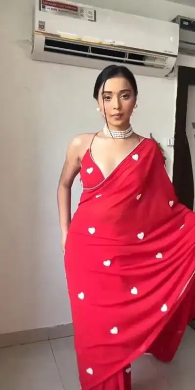 DDH LOVING Red Color Georgette With Hart Gmathi Work Saree Events Casual, Wedding, Festive, Events Etc. Expected Delivery 4-6 Working Days @1499/- | Sarees, Bollywood Sarees, Creative Sarees, Designer Sarees, Embroidered Sarees, Ethnic Saree, Modern Digital sarees, Party Wear Sarees