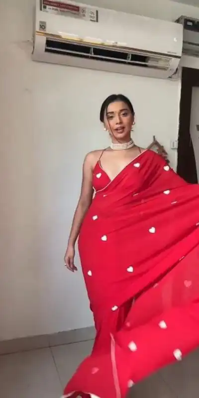 DDH LOVING Red Color Georgette With Hart Gmathi Work Saree Events Casual, Wedding, Festive, Events Etc. Expected Delivery 4-6 Working Days @1499/- | Sarees, Bollywood Sarees, Creative Sarees, Designer Sarees, Embroidered Sarees, Ethnic Saree, Modern Digital sarees, Party Wear Sarees