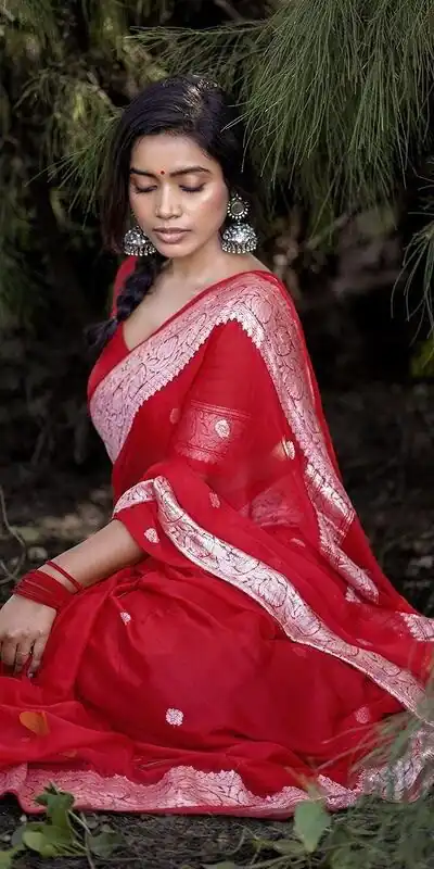 DDF 301 Red Color Soft Lichi Silk Ordinary Design Rich Pallu Saree Casual, Party Wear, Events, Festivals Etc. Expected Delivery 4-6 Working Days 1449/- | Sarees, Bollywood Sarees, Creative Sarees, Designer Sarees, Embroidered Sarees, Ethnic Saree, Modern Digital sarees, Party Wear Sarees