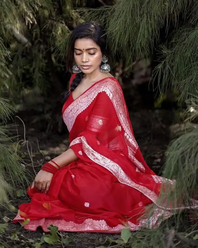 DDF 301 Red Color Soft Lichi Silk Ordinary Design Rich Pallu Saree Casual, Party Wear, Events, Festivals Etc. Expected Delivery 4-6 Working Days 1449/- | Sarees, Bollywood Sarees, Creative Sarees, Designer Sarees, Embroidered Sarees, Ethnic Saree, Modern Digital sarees, Party Wear Sarees