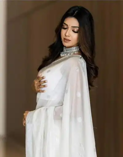 DDF 301 White Color Soft Lichi Silk Ordinary Design Rich Pallu Saree Casual, Party Wear, Events, Festivals Etc. Expected Delivery 4-6 Working Days 1449/- | Sarees, Bollywood Sarees, Creative Sarees, Designer Sarees, Embroidered Sarees, Ethnic Saree, Modern Digital sarees, Party Wear Sarees