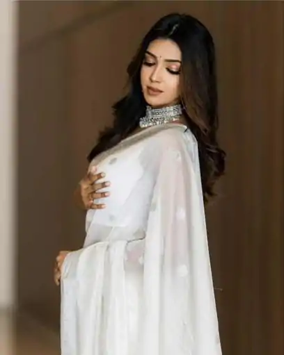 DDF 301 White Color Soft Lichi Silk Ordinary Design Rich Pallu Saree Casual, Party Wear, Events, Festivals Etc. Expected Delivery 4-6 Working Days 1449/- | Sarees, Bollywood Sarees, Creative Sarees, Designer Sarees, Embroidered Sarees, Ethnic Saree, Modern Digital sarees, Party Wear Sarees