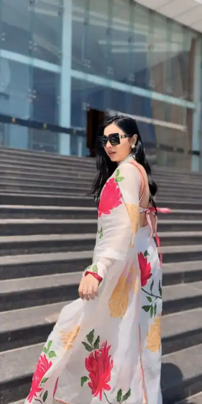 SC 265 White Color Pure Soft Georgette Silk Design All Over Saree , Party Wear, Events, Festivals Expected Delivery 4-6 Working Days 1599/- | Sarees, Bollywood Sarees, Creative Sarees, Designer Sarees, Embroidered Sarees, Ethnic Saree, Modern Digital sarees, Party Wear Sarees