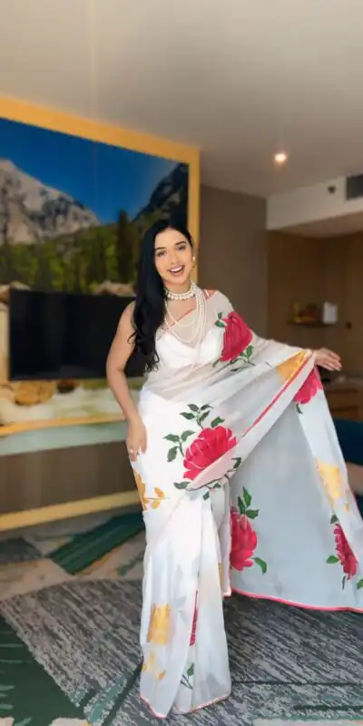 SC 265 White Color Pure Soft Georgette Silk Design All Over Saree , Party Wear, Events, Festivals Expected Delivery 4-6 Working Days 1599/- | Sarees, Bollywood Sarees, Creative Sarees, Designer Sarees, Embroidered Sarees, Ethnic Saree, Modern Digital sarees, Party Wear Sarees