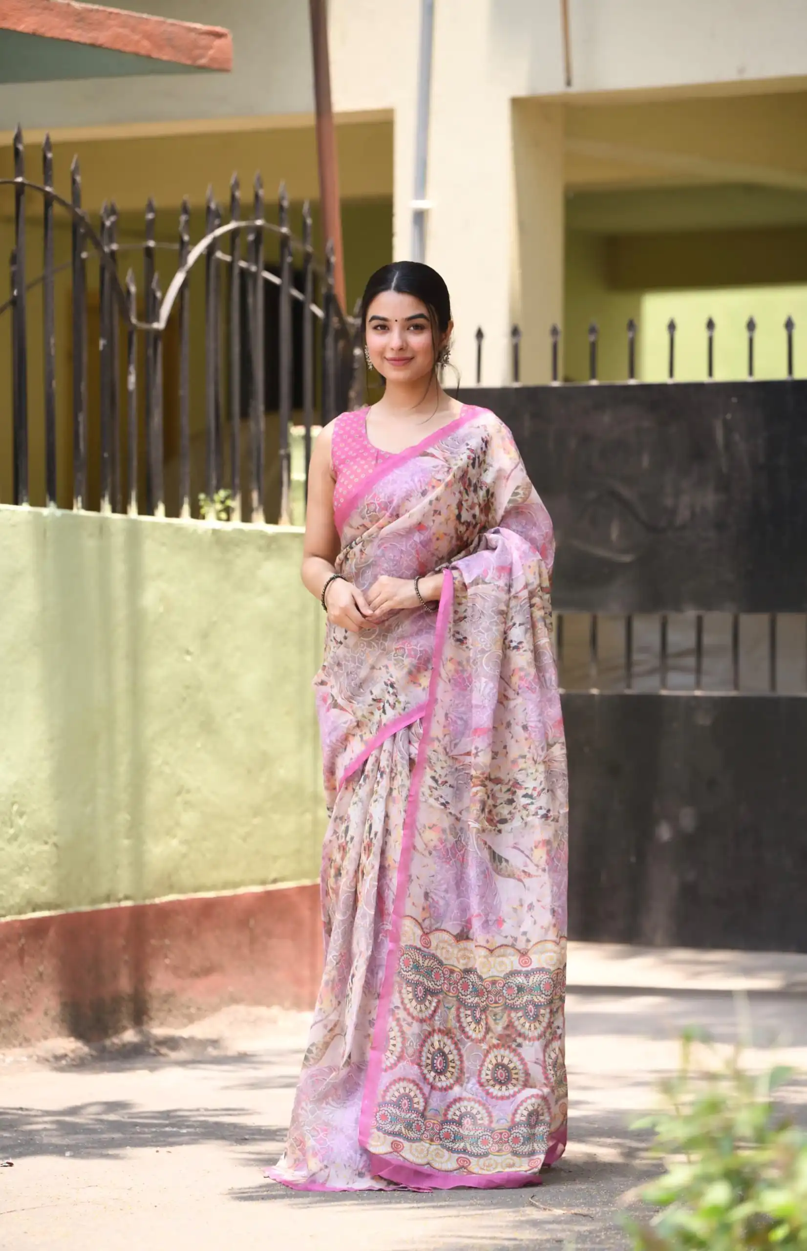 Veechis 110 Pink Color Linen Beautiful Digital Printed Work Saree Casual, Party Festive, Events. Expected Delivery 4-6 Working Days @1549/- | Sarees, Bollywood Sarees, Creative Sarees, Designer Sarees, Embroidered Sarees, Modern Digital sarees, Party Wear Sarees