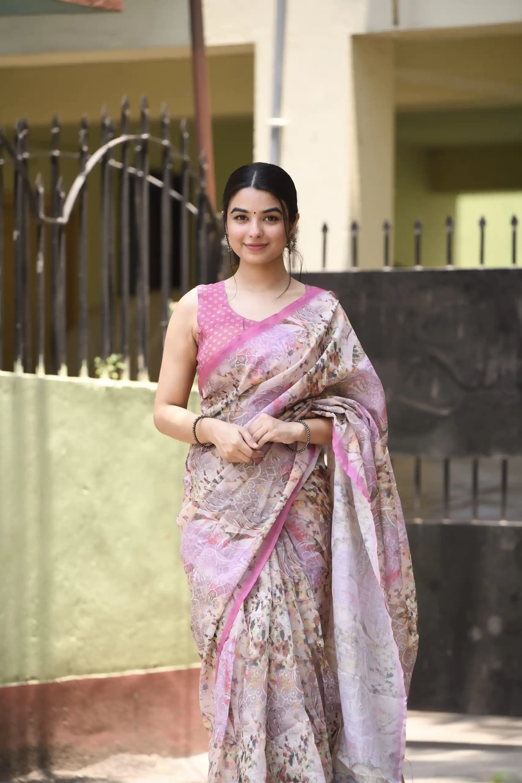 Veechis 110 Pink Color Linen Beautiful Digital Printed Work Saree Casual, Party Festive, Events. Expected Delivery 4-6 Working Days @1549/- | Sarees, Bollywood Sarees, Creative Sarees, Designer Sarees, Embroidered Sarees, Modern Digital sarees, Party Wear Sarees
