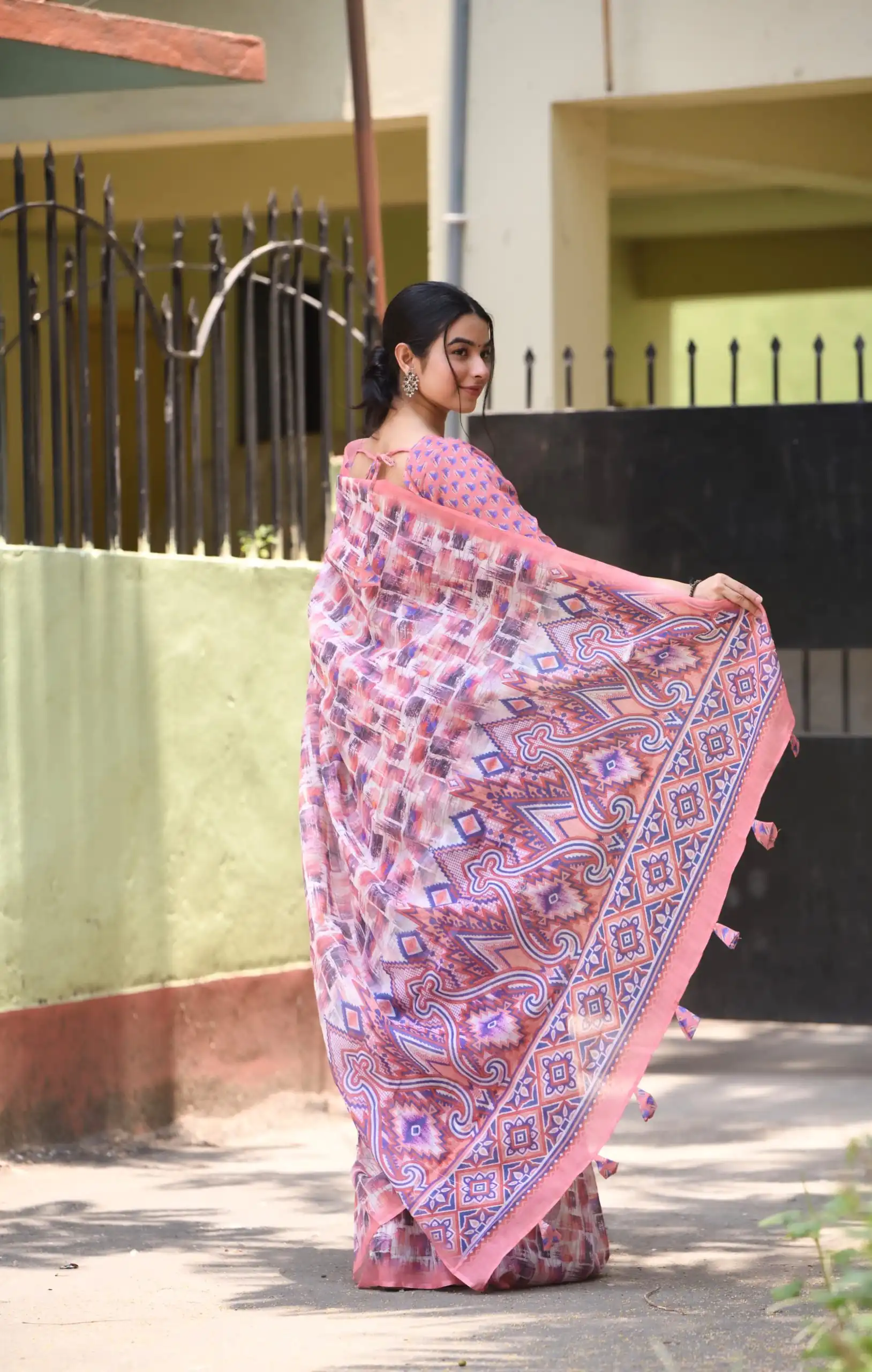 Veechis 110 Purple Color Linen Beautiful Digital Printed Work Saree Casual, Party Festive, Events. Expected Delivery 4-6 Working Days @1549/- | Sarees, Bollywood Sarees, Creative Sarees, Designer Sarees, Embroidered Sarees, Modern Digital sarees, Party Wear Sarees