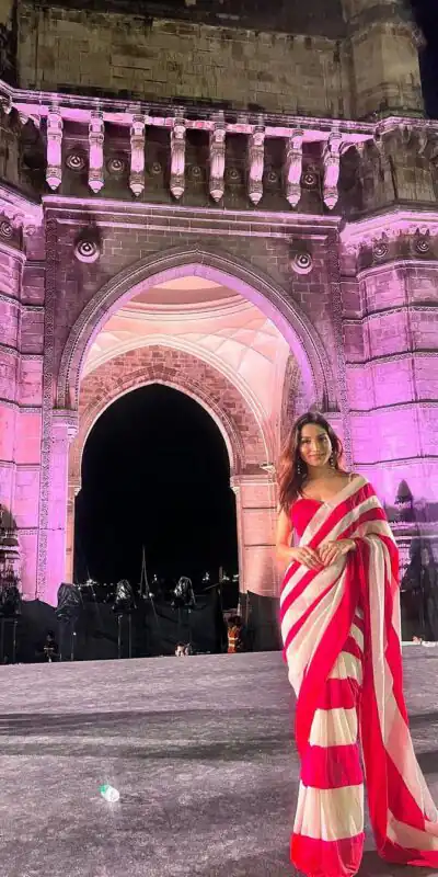 JM Donalbisht Red & Golden Color Satin Silk Lining Design Saree, Party Wear, Events, Festivals Expected Delivery 4-6 Working Days 1499/- | Sarees, Bollywood Sarees, Creative Sarees, Designer Sarees, Embroidered Sarees, Ethnic Saree, Modern Digital sarees, Party Wear Sarees