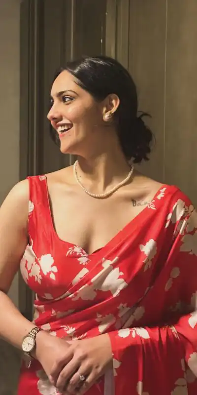 JM Diksha sharma Red Color Satin Silk Blouse Digital Print Saree, Party Wear, Events, Festivals Expected Delivery 4-6 Working Days 1549/- | Sarees, Bollywood Sarees, Creative Sarees, Designer Sarees, Embroidered Sarees, Ethnic Saree, Modern Digital sarees, Party Wear Sarees