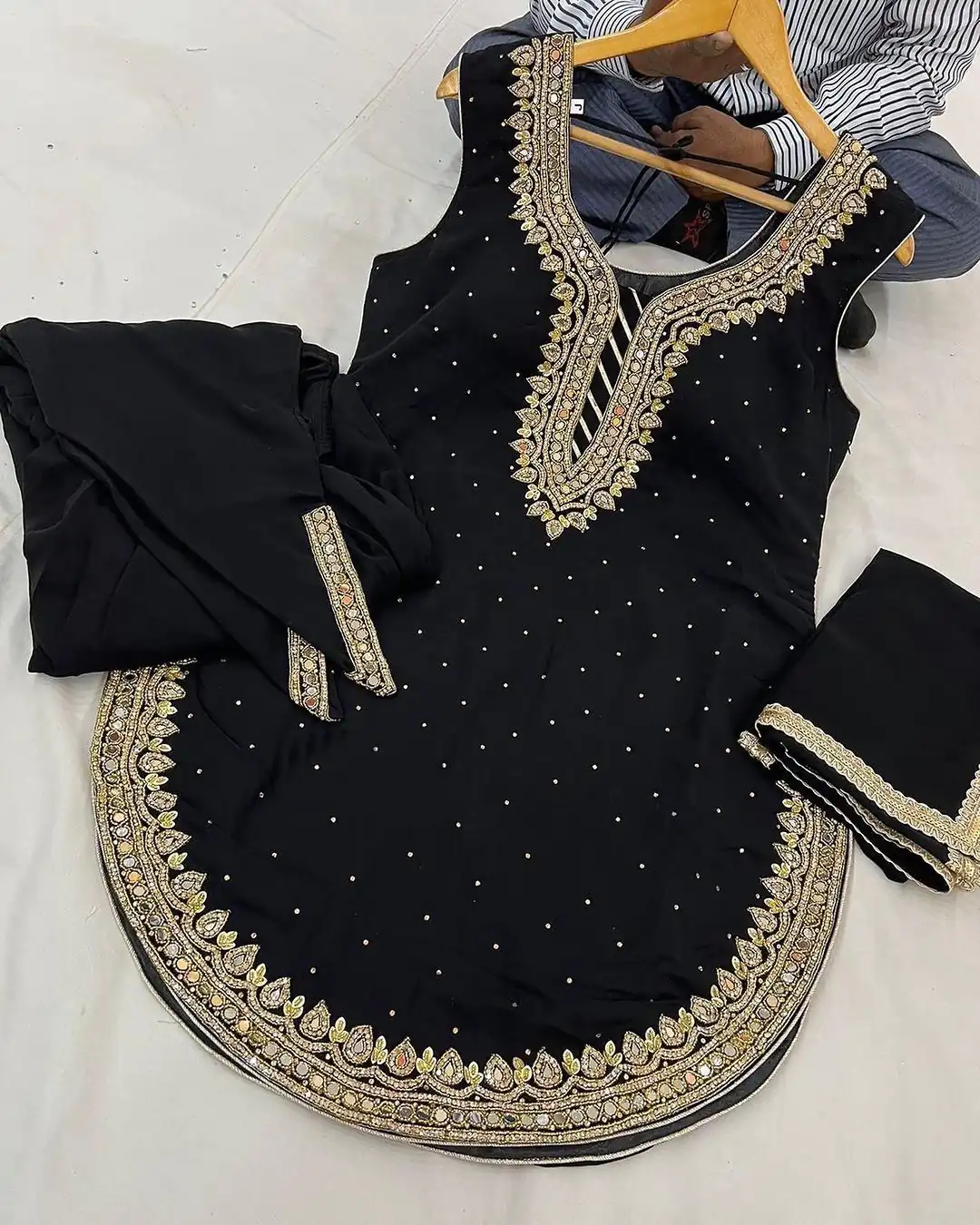 SRK 5138 Black Color Pure Chinnon Embroidery Diamond Salwar Suit Wedding, Party, Festive, Events Expected Delivery 4-6 Working Days @ 1949/- | Jump Suits, Salwar suit, Designer Suits, Casual Suits, Creative suits, Palazzo Suits, Party Wear Suits, Patiala Suits, Straight Suits