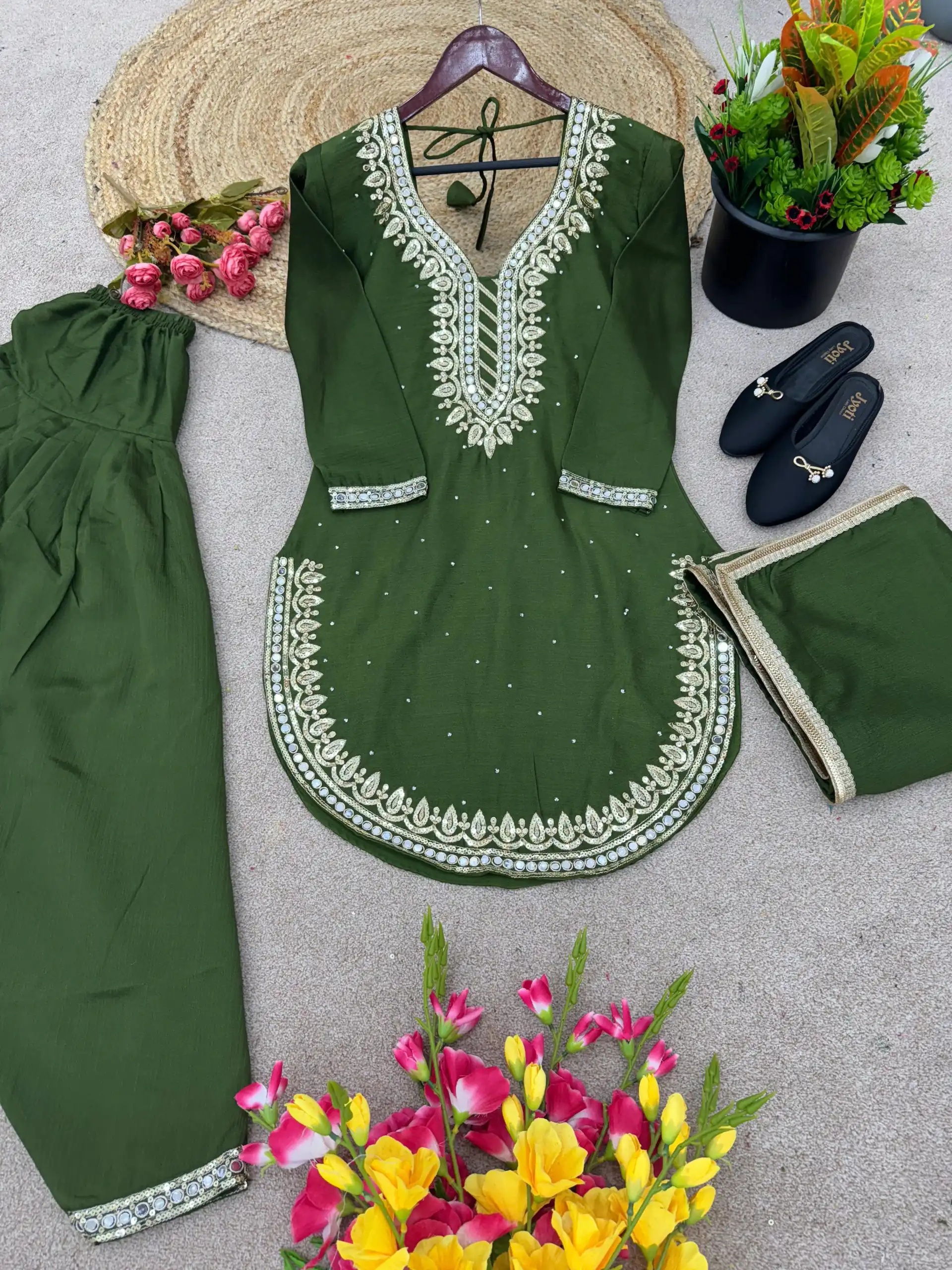 SRK 5138 Green Color Pure Chinnon Embroidery Diamond Salwar Suit Wedding, Party, Festive, Events Expected Delivery 4-6 Working Days @ 1949/- | Jump Suits, Salwar suit, Designer Suits, Casual Suits, Creative suits, Palazzo Suits, Party Wear Suits, Patiala Suits, Straight Suits