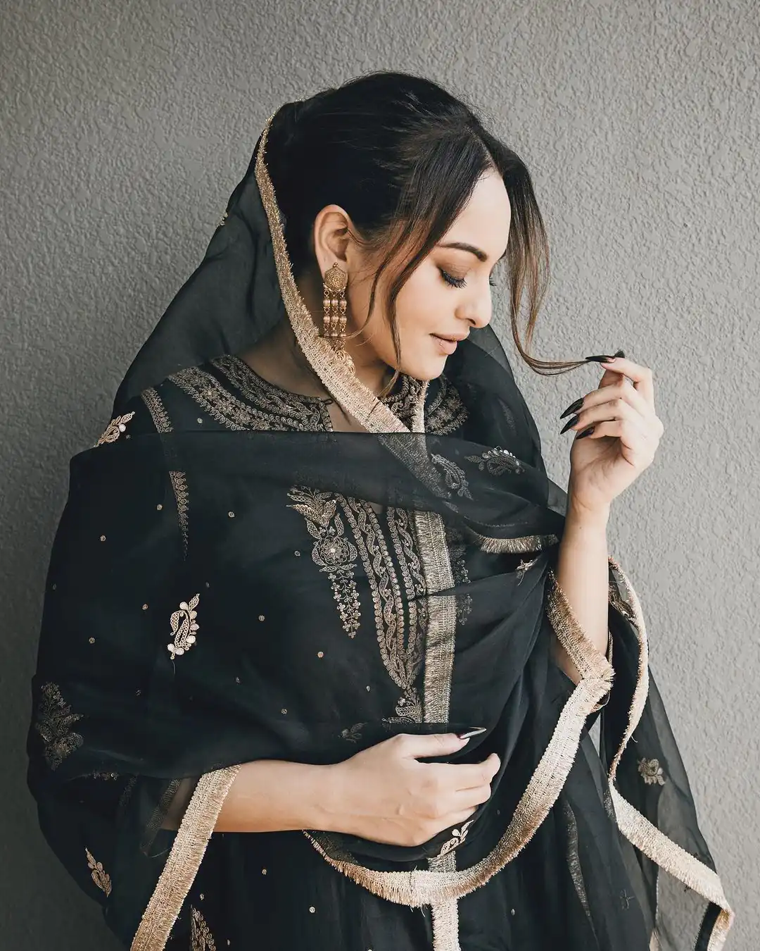 SRK 5160 Black Color Pure Chinnon Silk Embroidery Coding Dori Salwar Suit Wedding, Party, Festive, Events Expected Delivery 4-6 Working Days @ 1899/- | Jump Suits, Salwar suit, Designer Suits, Casual Suits, Creative suits, Palazzo Suits, Party Wear Suits, Patiala Suits, Straight Suits