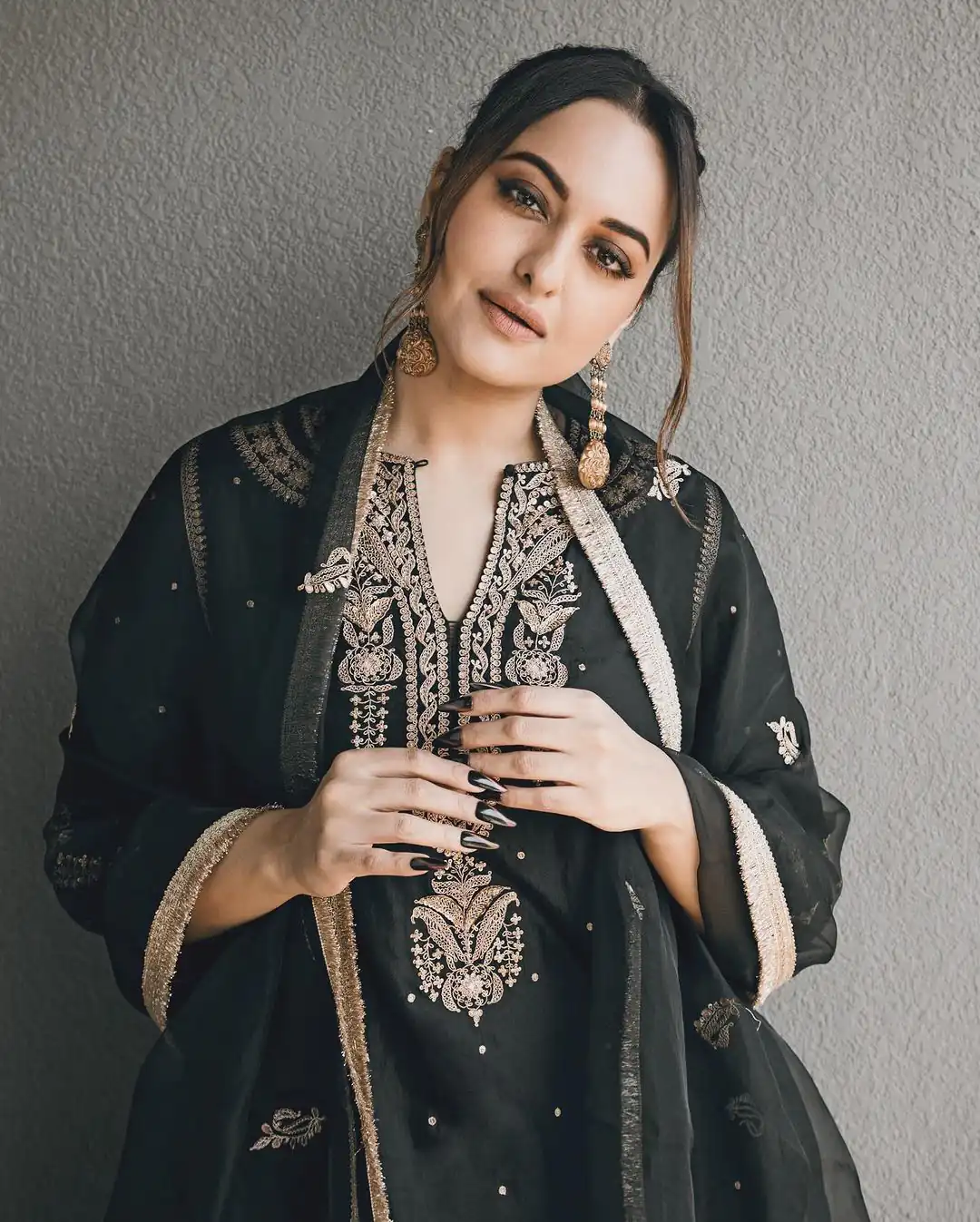 SRK 5160 Black Color Pure Chinnon Silk Embroidery Coding Dori Salwar Suit Wedding, Party, Festive, Events Expected Delivery 4-6 Working Days @ 1899/- | Jump Suits, Salwar suit, Designer Suits, Casual Suits, Creative suits, Palazzo Suits, Party Wear Suits, Patiala Suits, Straight Suits