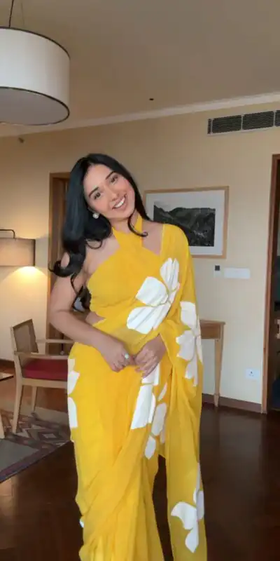 SC 264 Yellow Color Pure Soft Georgette Silk Design All Over Saree , Party Wear, Events, Festivals Expected Delivery 4-6 Working Days 1599/- | Sarees, Bollywood Sarees, Creative Sarees, Designer Sarees, Embroidered Sarees, Ethnic Saree, Modern Digital sarees, Party Wear Sarees