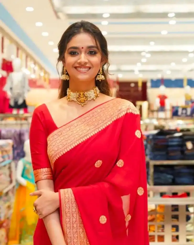 DDF Bela Red Color Soft Lichi Silk Ordinary Design Saree Casual, Party Wear, Events, Festivals Etc. Expected Delivery 4-6 Working Days 1349/- Only | Sarees, Bollywood Sarees, Creative Sarees, Designer Sarees, Embroidered Sarees, Ethnic Saree, Modern Digital sarees, Party Wear Sarees