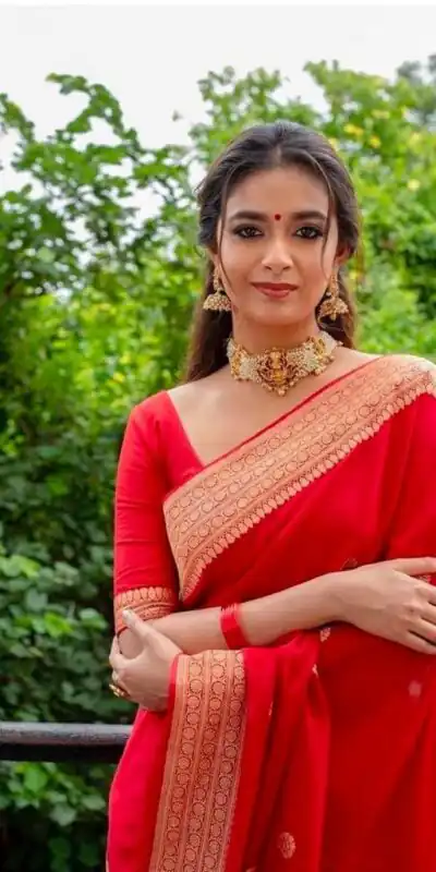 DDF Bela Red Color Soft Lichi Silk Ordinary Design Saree Casual, Party Wear, Events, Festivals Etc. Expected Delivery 4-6 Working Days 1349/- Only | Sarees, Bollywood Sarees, Creative Sarees, Designer Sarees, Embroidered Sarees, Ethnic Saree, Modern Digital sarees, Party Wear Sarees