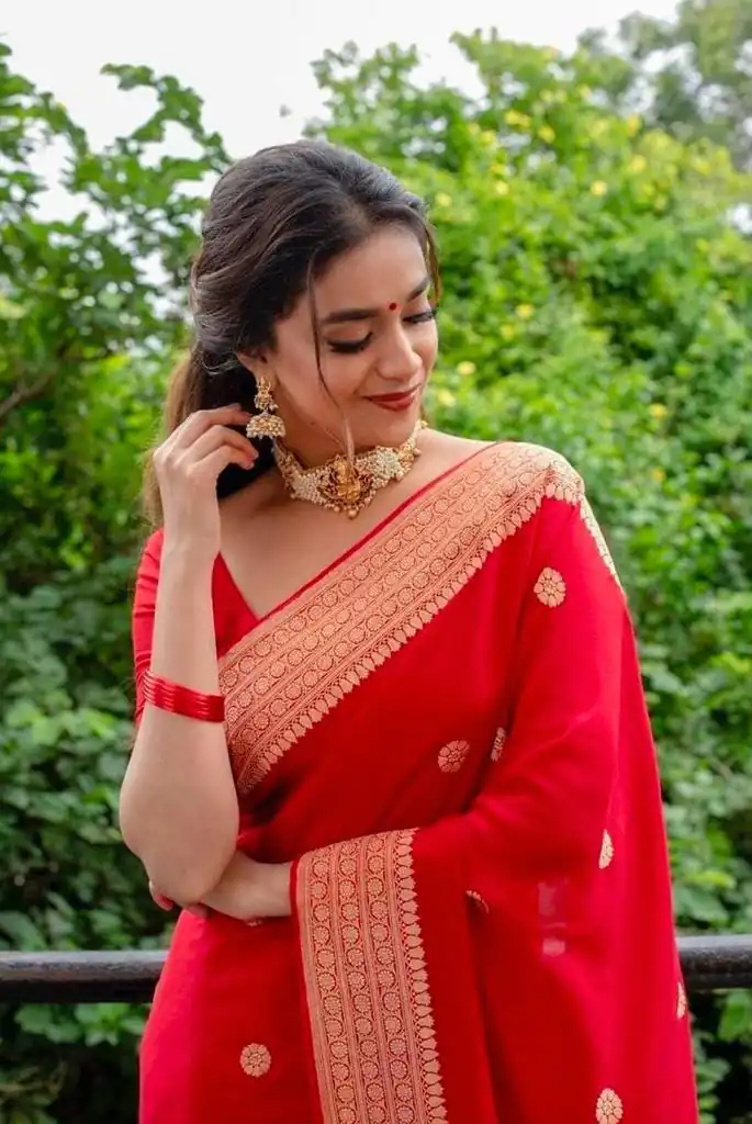 DDF Bela Red Color Soft Lichi Silk Ordinary Design Saree Casual, Party Wear, Events, Festivals Etc. Expected Delivery 4-6 Working Days 1349/- Only | Sarees, Bollywood Sarees, Creative Sarees, Designer Sarees, Embroidered Sarees, Ethnic Saree, Modern Digital sarees, Party Wear Sarees