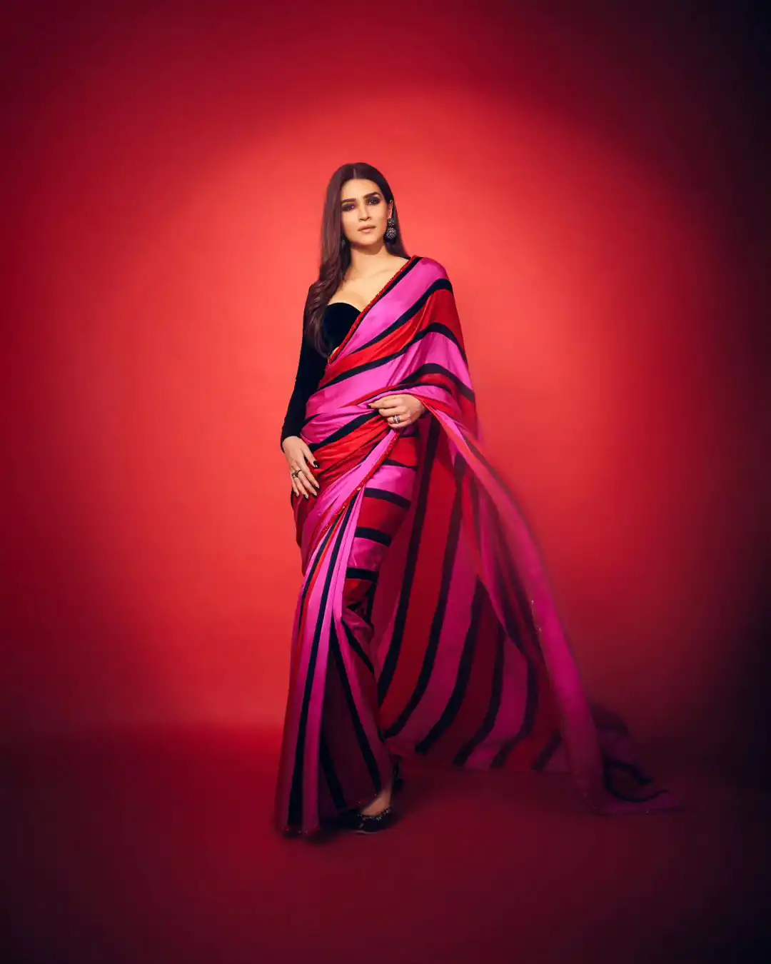  JM Kriti sanon Pink & Red Color Satin Silk Lining Design Saree , Party Wear, Events, Festivals Expected Delivery 4-6 Working Days 1499/- | Sarees, Bollywood Sarees, Creative Sarees, Designer Sarees, Embroidered Sarees, Ethnic Saree, Modern Digital sarees, Party Wear Sarees