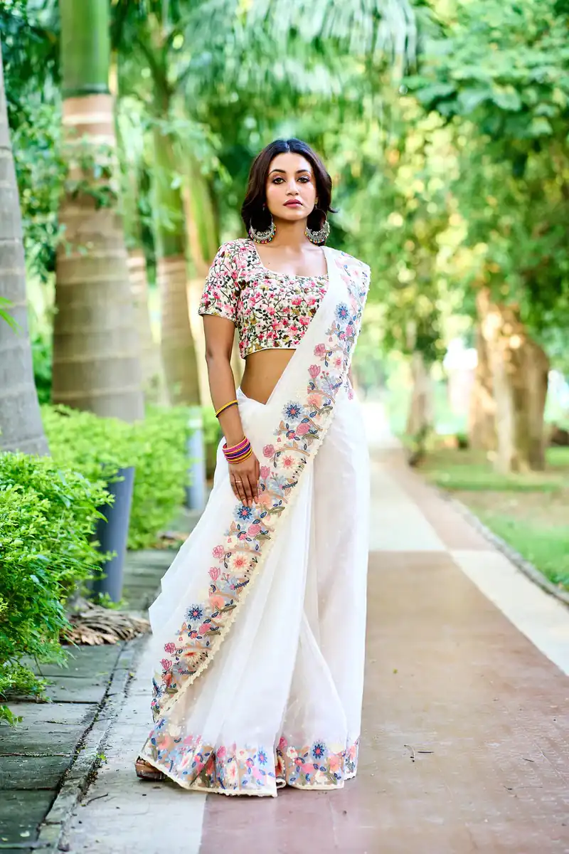 BT 3086 White Color Organza Silk Embroidery Thread Work Saree Events Casual, Wedding, Festive, Events Etc. Expected Delivery  4-6 Working Days @1999/- | Sarees, Bollywood Sarees, Creative Sarees, Designer Sarees, Embroidered Sarees, Ethnic Saree, Modern Digital sarees, Party Wear Sarees