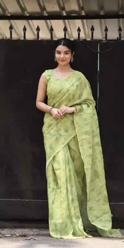 Veechis 111 Green Color Linen Beautiful Digital Printed Work Saree Casual, Party Festive, Events. Expected Delivery 4-6 Working Days @1549/- | Sarees, Bollywood Sarees, Creative Sarees, Designer Sarees, Embroidered Sarees, Modern Digital sarees, Party Wear Sarees
