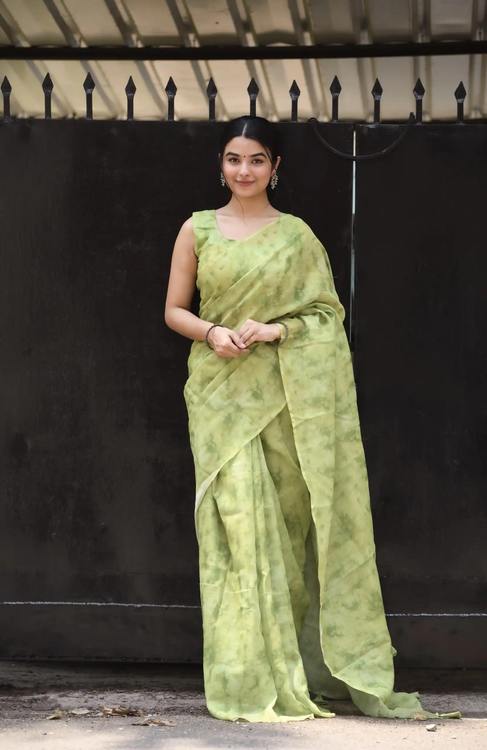 Veechis 111 Green Color Linen Beautiful Digital Printed Work Saree Casual, Party Festive, Events. Expected Delivery 4-6 Working Days @1549/- | Sarees, Bollywood Sarees, Creative Sarees, Designer Sarees, Embroidered Sarees, Modern Digital sarees, Party Wear Sarees