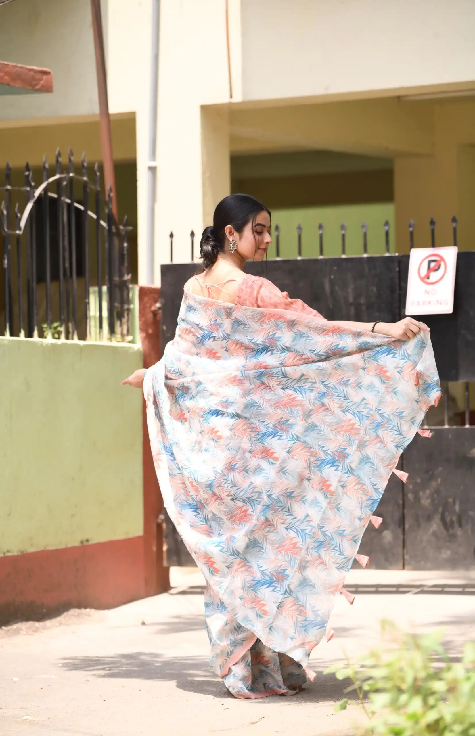 Veechis 111 Light Blue Color Linen Beautiful Digital Printed Work Saree Casual, Party Festive, Events. Expected Delivery 4-6 Working Days @1549/- | Sarees, Bollywood Sarees, Creative Sarees, Designer Sarees, Embroidered Sarees, Modern Digital sarees, Party Wear Sarees