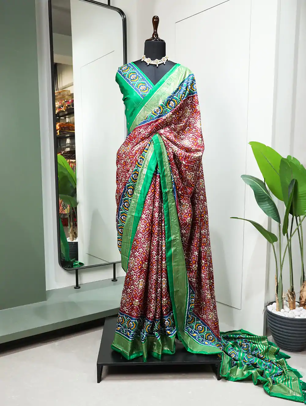 YNF 7205 Red Color Dola Silk Patola Print Foil Work Patta Saree Casual Party Wear, Wedding, Events Etc. Expected Delivery 4-6 Working Days @1649 | Sarees, Bollywood Sarees, Creative Sarees, Designer Sarees, Embroidered Sarees, Ethnic Saree, Modern Digital sarees, Party Wear Sarees