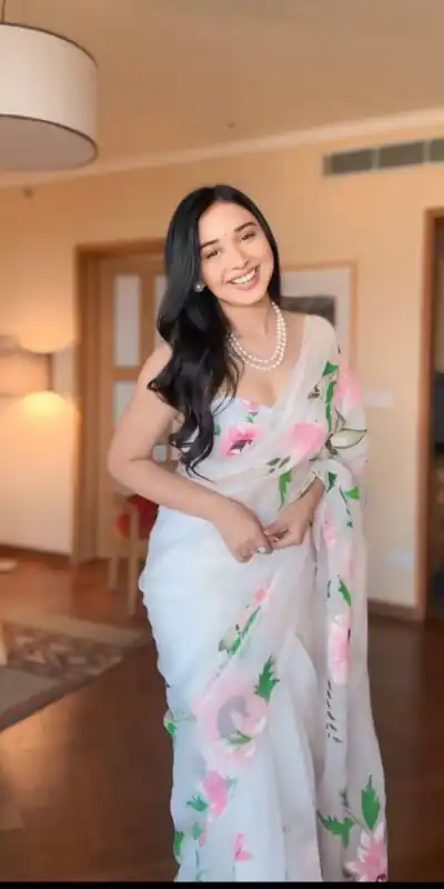 SC 280 White Color Pure Soft Georgette Silk Design All Over Saree , Party Wear, Events, Festivals Expected Delivery 4-6 Working Days 1599/- | Sarees, Bollywood Sarees, Creative Sarees, Designer Sarees, Embroidered Sarees, Ethnic Saree, Modern Digital sarees, Party Wear Sarees