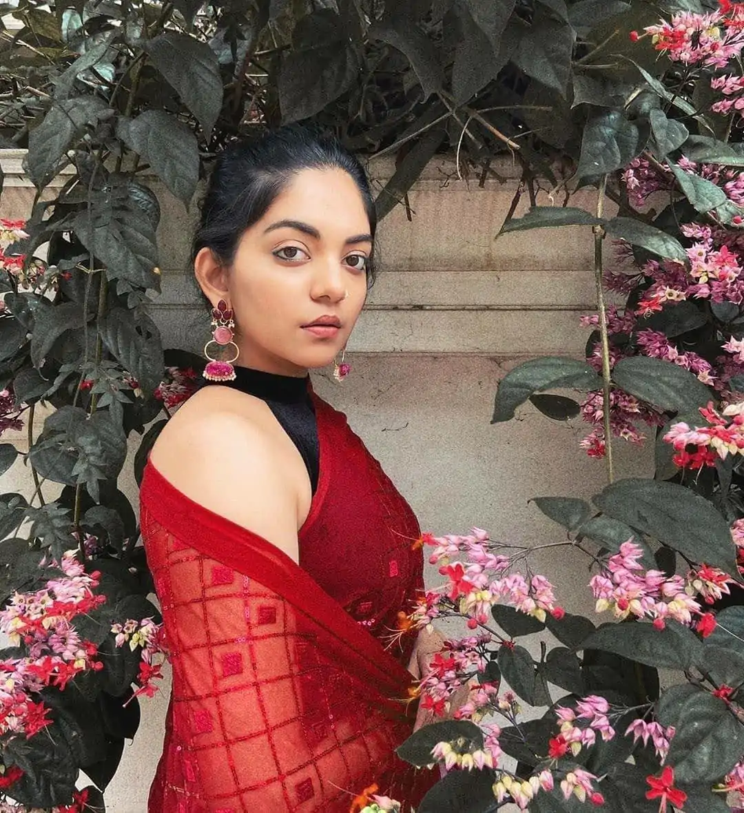 KT 201 Red Color Georgette Fancy Sequence Work Saree Casual, Party Wear, Wedding   Expected Delivery 4-6 Working Days@1649/- | Sarees, Bollywood Sarees, Creative Sarees, Designer Sarees, Embroidered Sarees, Party Wear Sarees