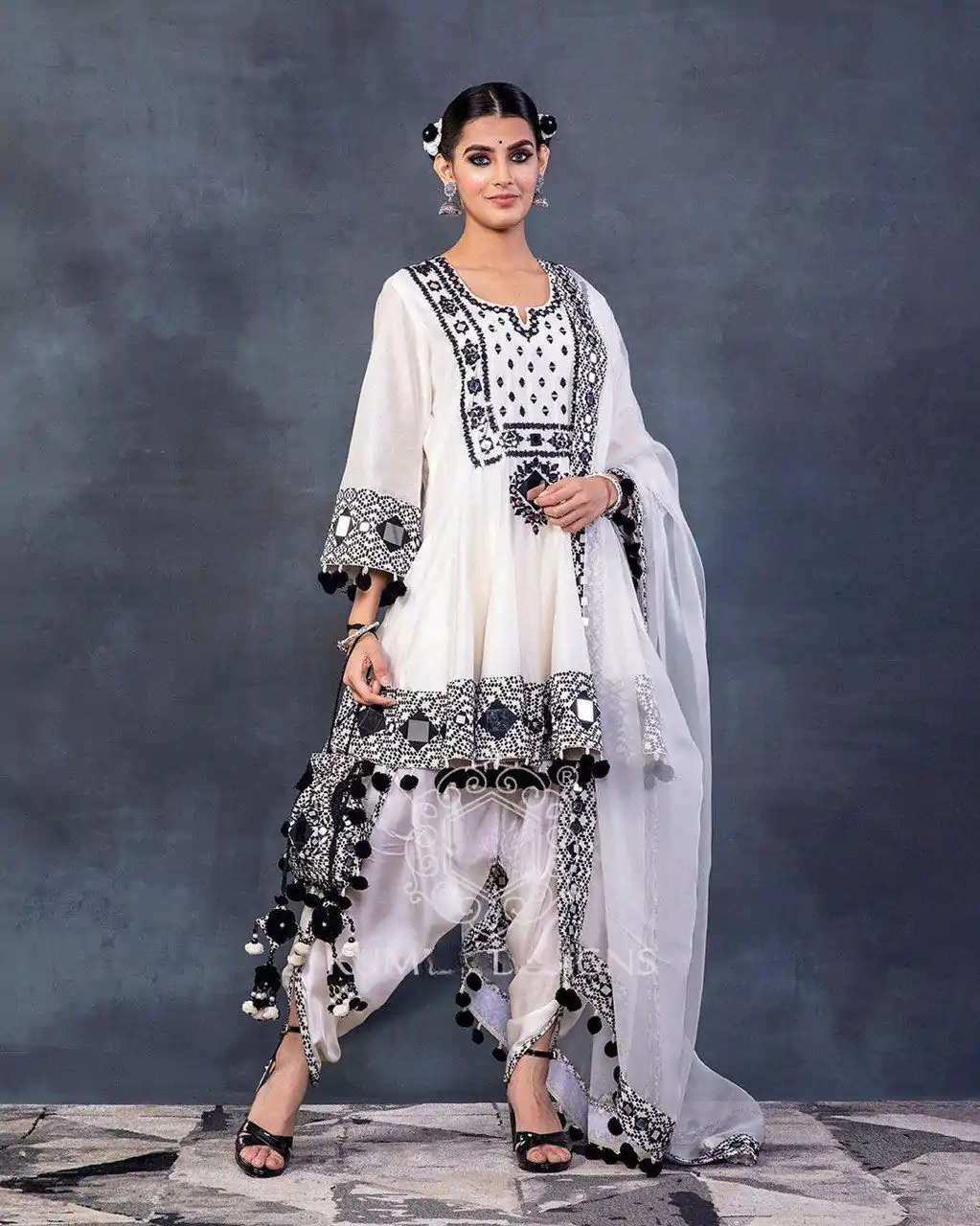 LG 1717 White Color Rajwadi Silk Embroidery Real Mirror Salwar Suit Casual, Wedding, Party, Festive, Events . Expected Delivery  4-6 Working Days @2299/- | Salwar suit, Designer Suits, Casual Suits, Creative suits, Palazzo Suits, Party Wear Suits, Patiala Suits, Straight Suits
