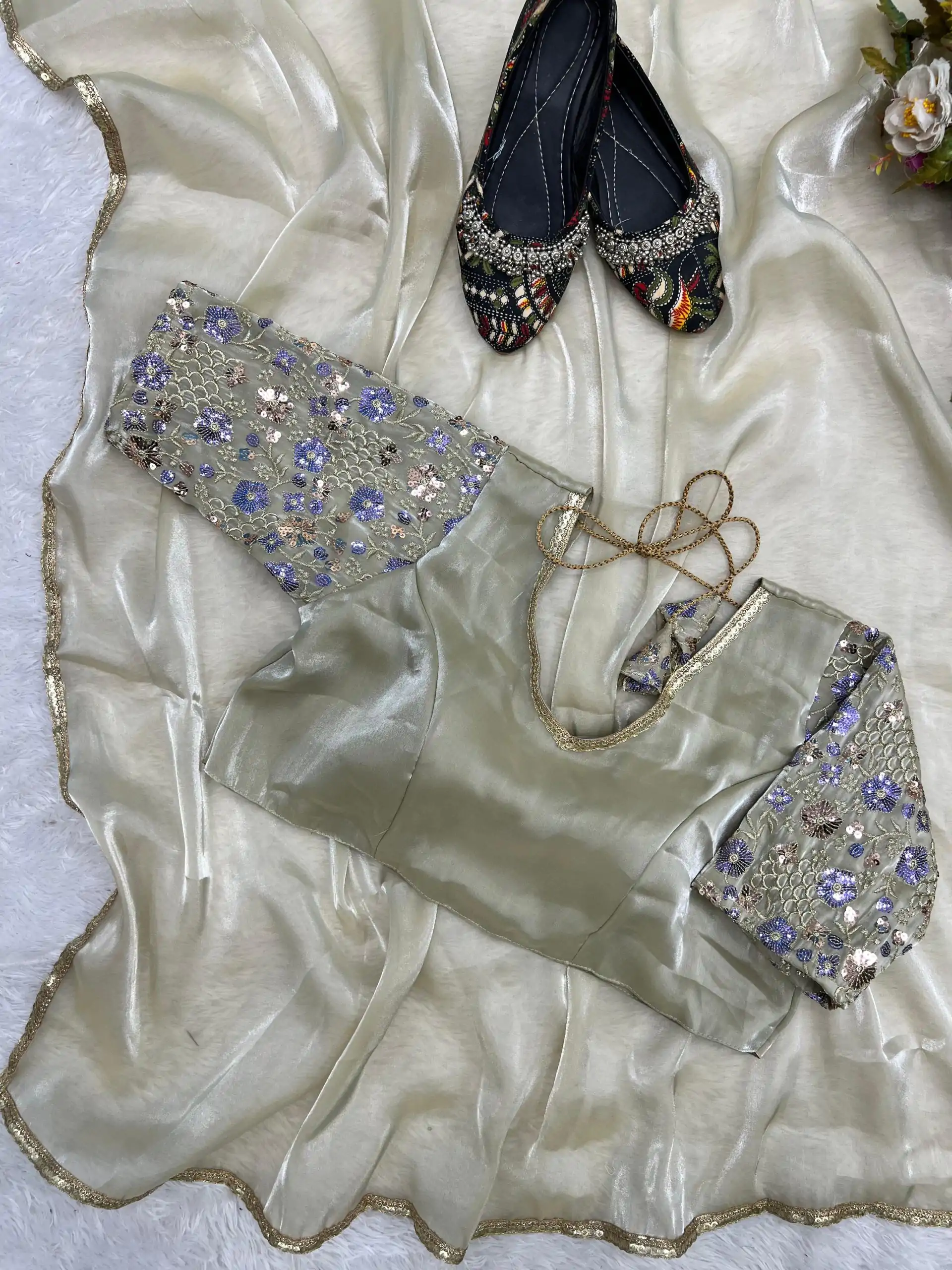 LG 1865 Golden Color Fancy Jimi Chu Embroidered Sequence Saree Party, Wedding, Festive, Events Etc., Expected Delivery 4-6 Working Days@1849/- Only | Sarees, Bollywood Sarees, Creative Sarees, Designer Sarees, Embroidered Sarees, Ethnic Saree, Party Wear Sarees