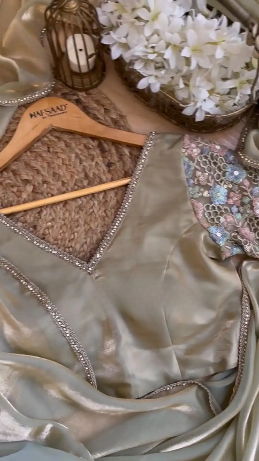 LG 1865 Golden Color Fancy Jimi Chu Embroidered Sequence Saree Party, Wedding, Festive, Events Etc., Expected Delivery 4-6 Working Days@1849/- Only | Sarees, Bollywood Sarees, Creative Sarees, Designer Sarees, Embroidered Sarees, Ethnic Saree, Party Wear Sarees