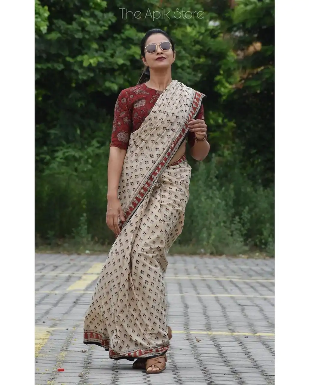 NT 568 White Color Plain Linen Digital Printed All Over Saree Events Casual Wedding Festive . Expected Delivery  4-6 Working Days @1449/- | Sarees, Bollywood Sarees, Creative Sarees, Designer Sarees, Embroidered Sarees, Ethnic Saree, Modern Digital sarees, Party Wear Sarees
